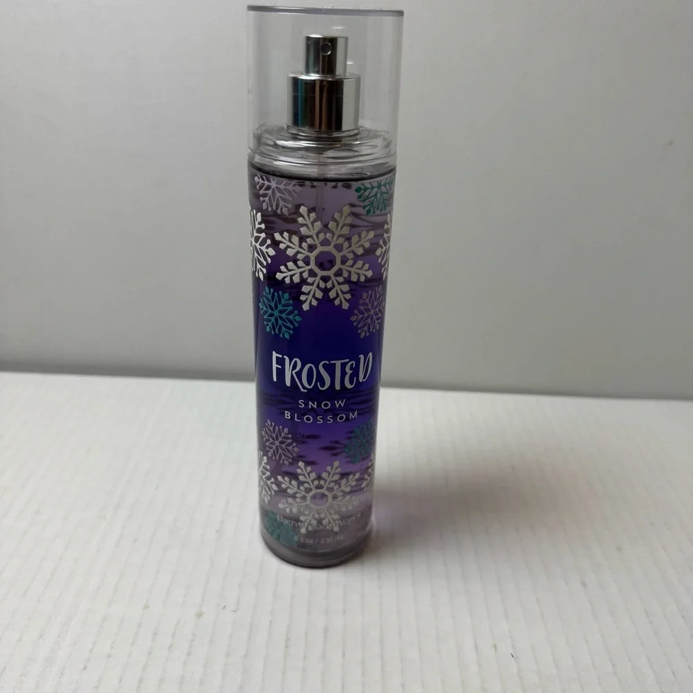 Bath And Body Works FROSTED SNOW BLOSSOM Originals 8 oz Fragrance Spray NEW